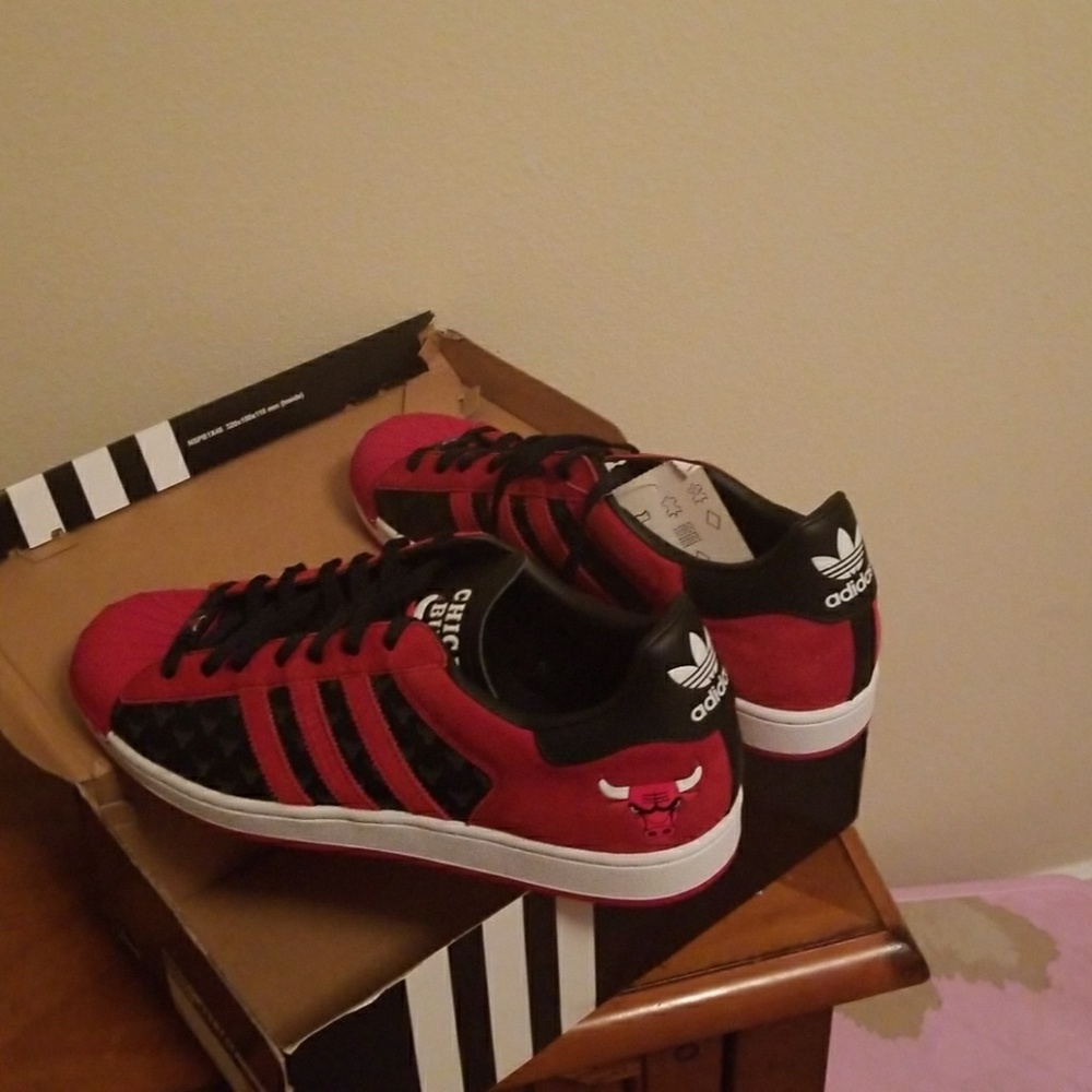 Adidas sneaker shoe